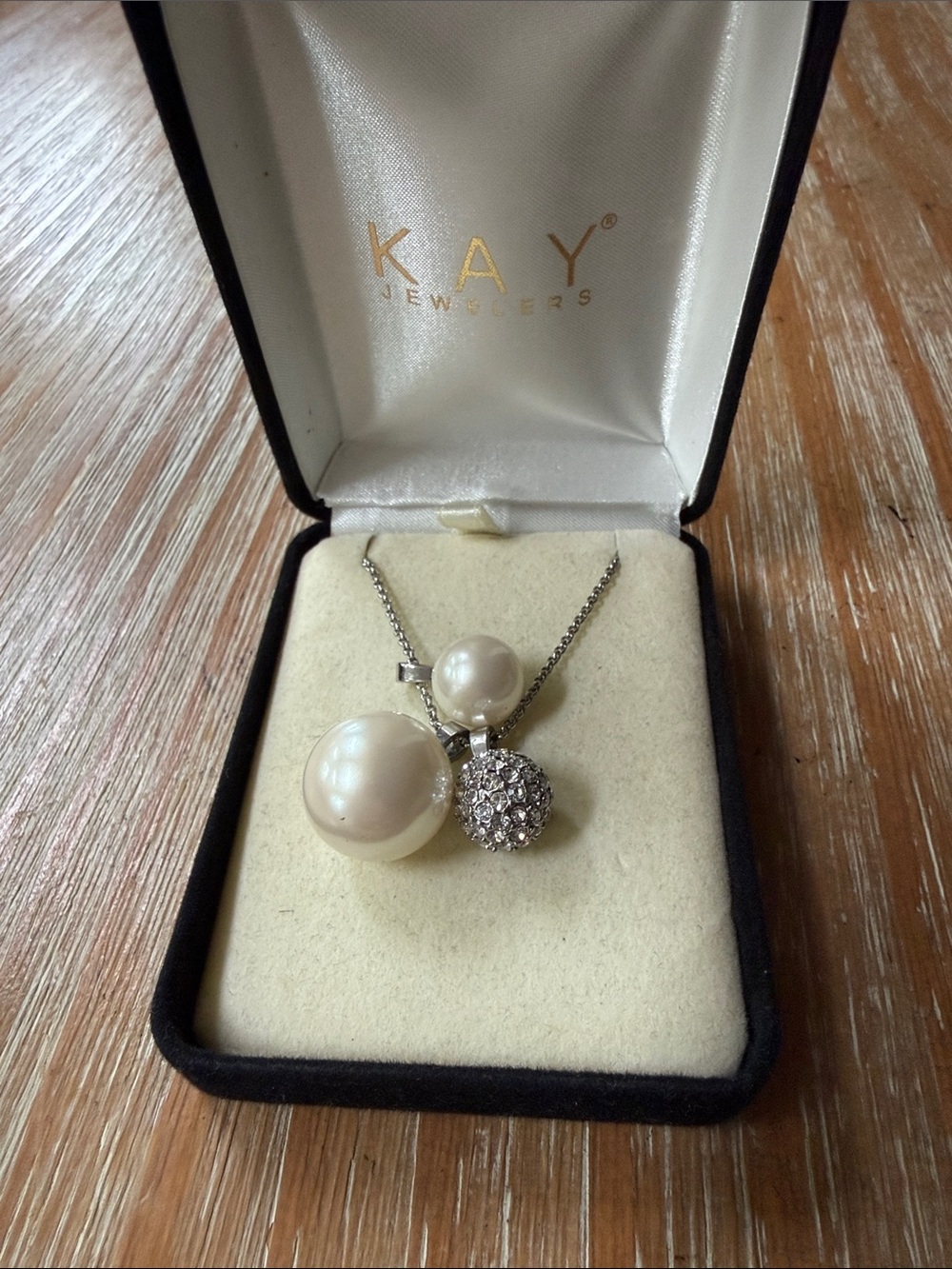Kay Jewelers White Pearl and Crystal Pavé Pendant Necklace